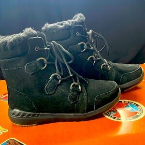 Bearpaw Women's Black Winter Boots